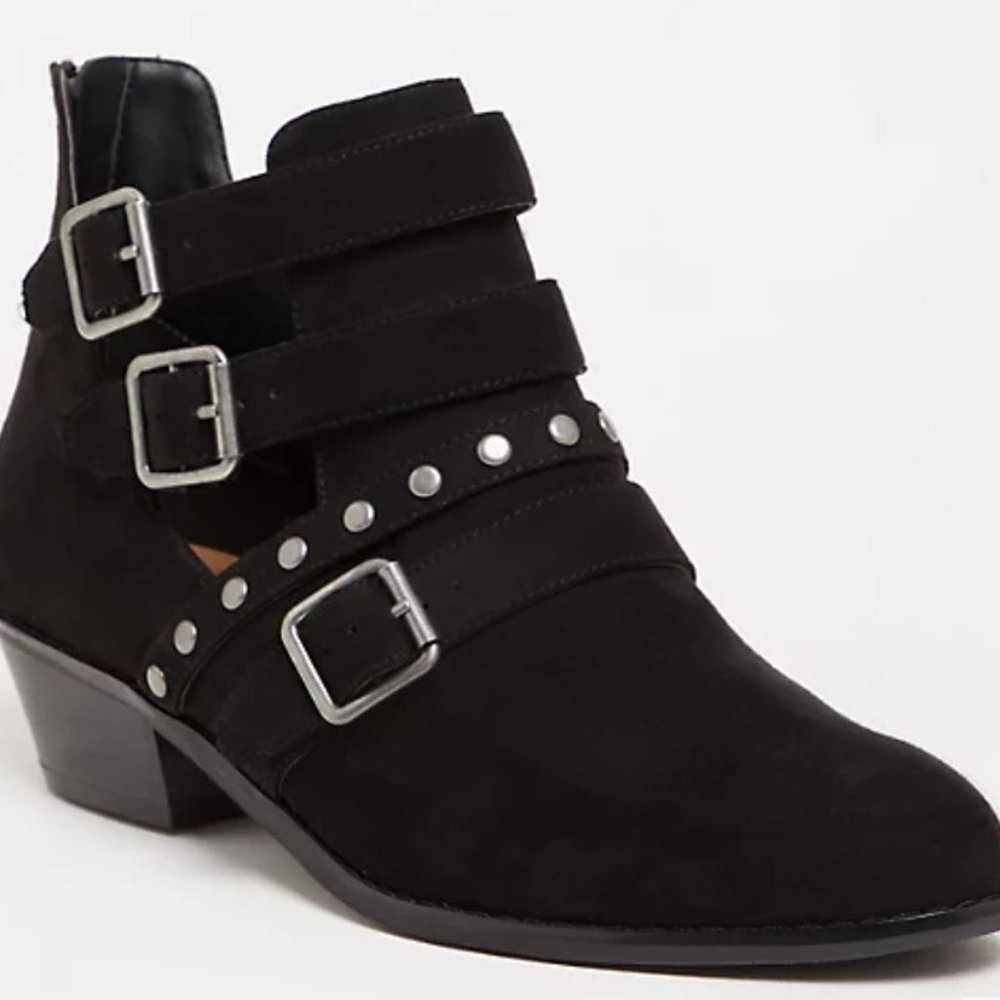 BLACK STUDDED CUTOUT BOOTIE 9W